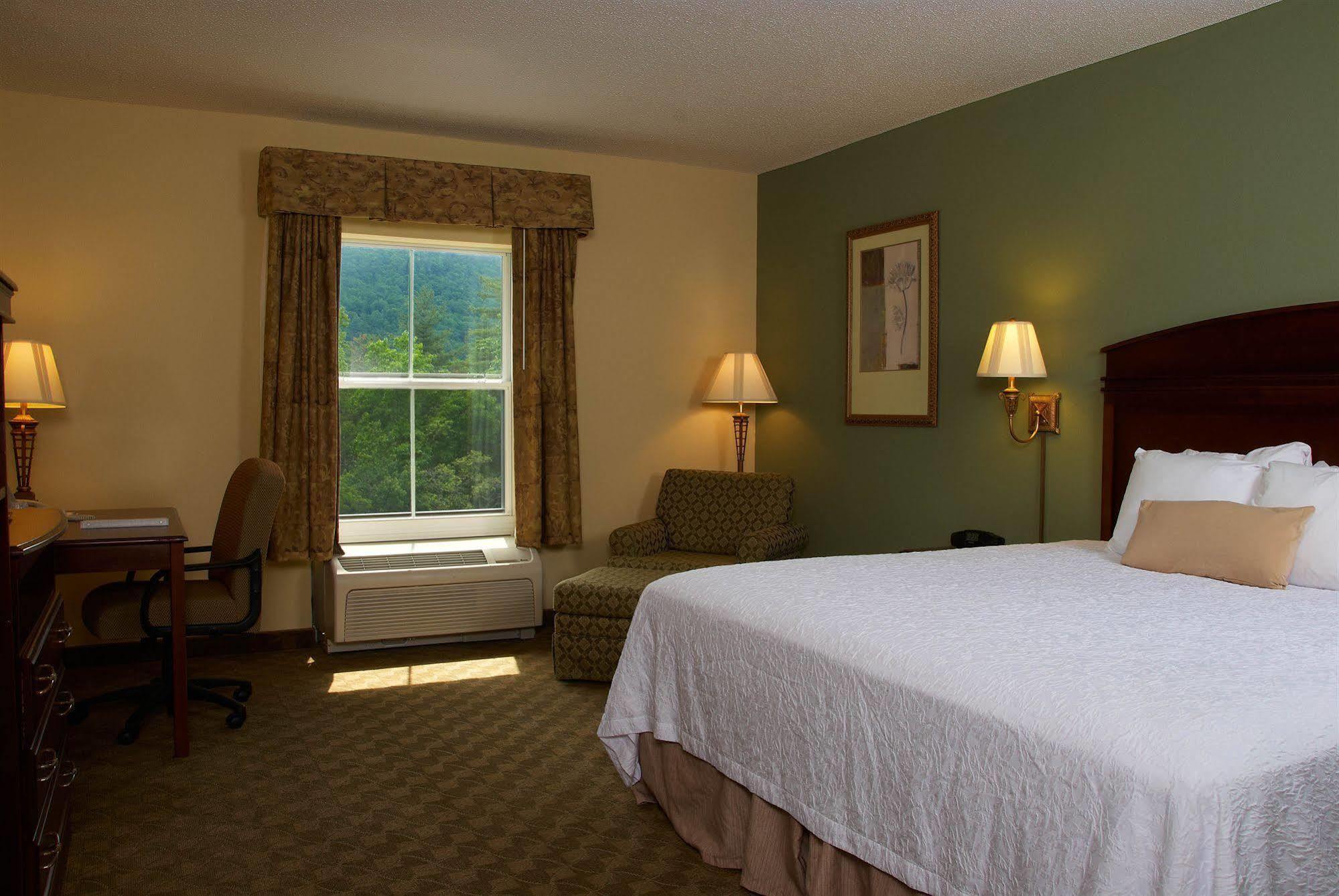 Hampton Inn & Suites Cashiers - Sapphire Valley Exterior photo